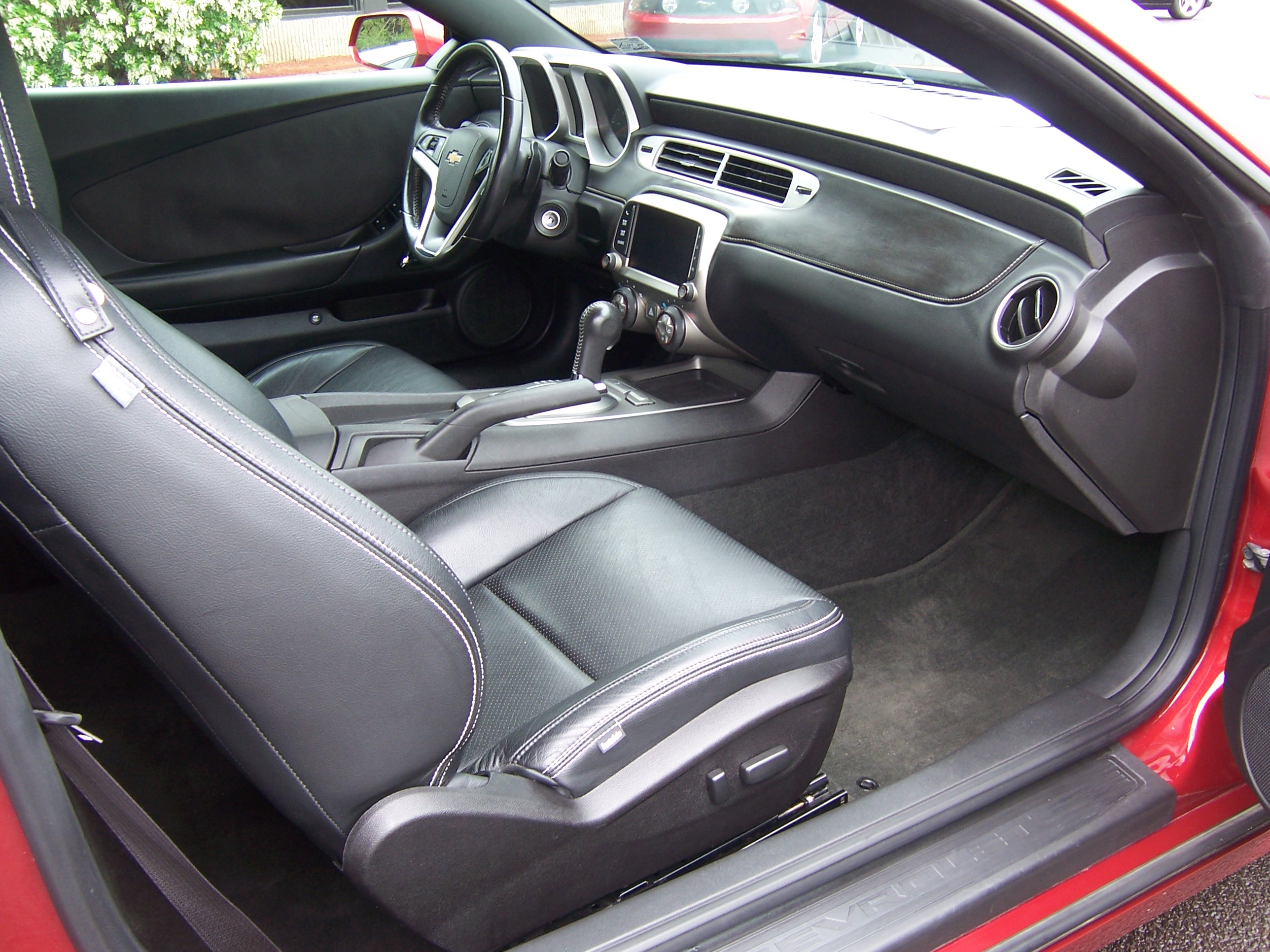 Used 2015 Chevrolet Camaro LT RWD image 20