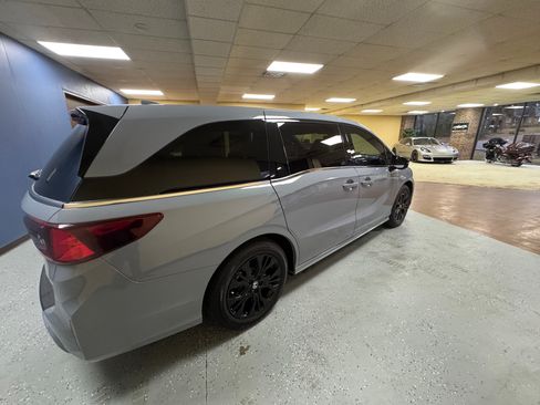 Used 2025 Honda Odyssey L image 2