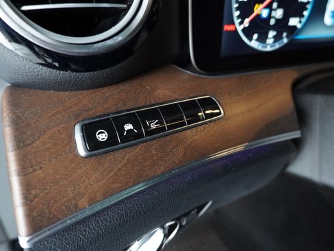 Used 2018 Mercedes-Benz E 300 image 23