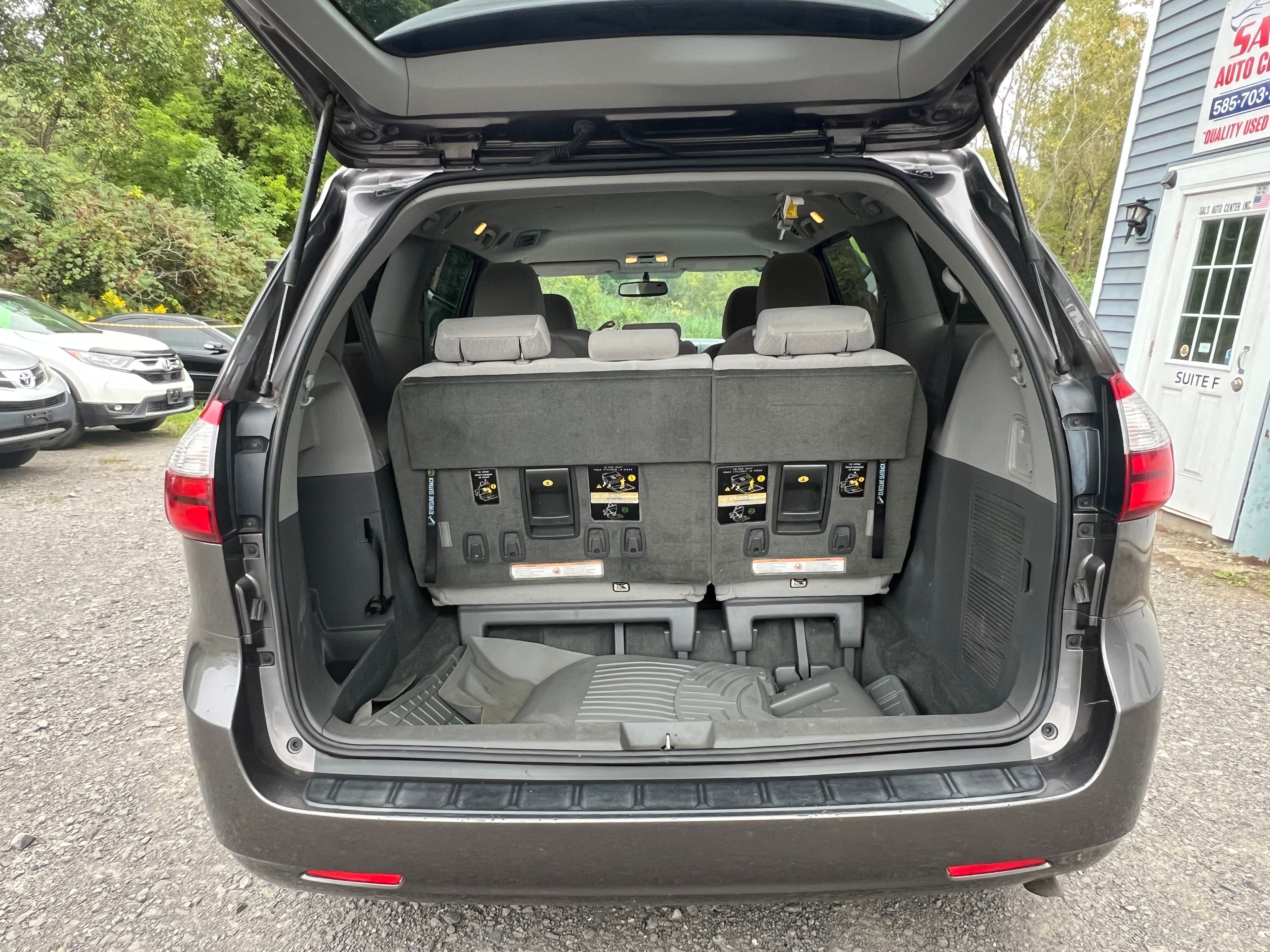 Used 2015 Toyota Sienna LE FWD image 14