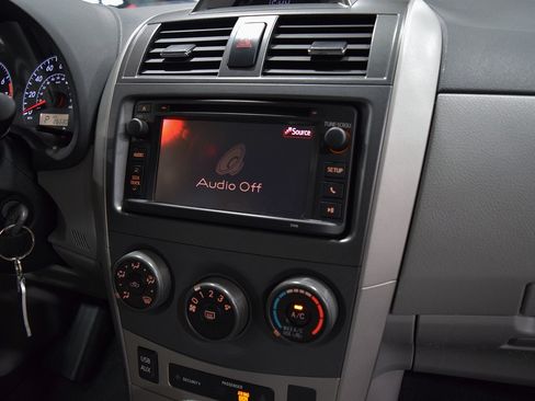 Used 2013 Toyota Corolla LE image 24