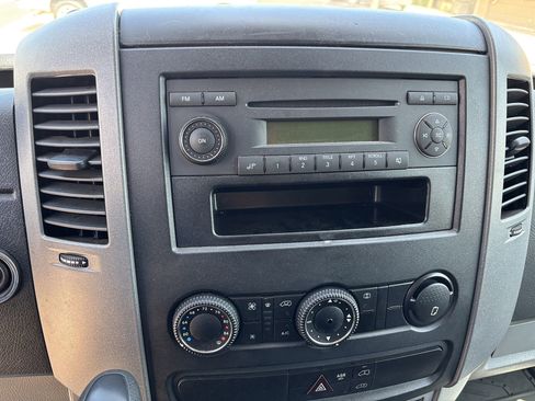 Used 2013 Freightliner Sprinter 2500 image 18