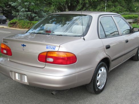 Used 1999 Chevrolet Prizm FWD image 7