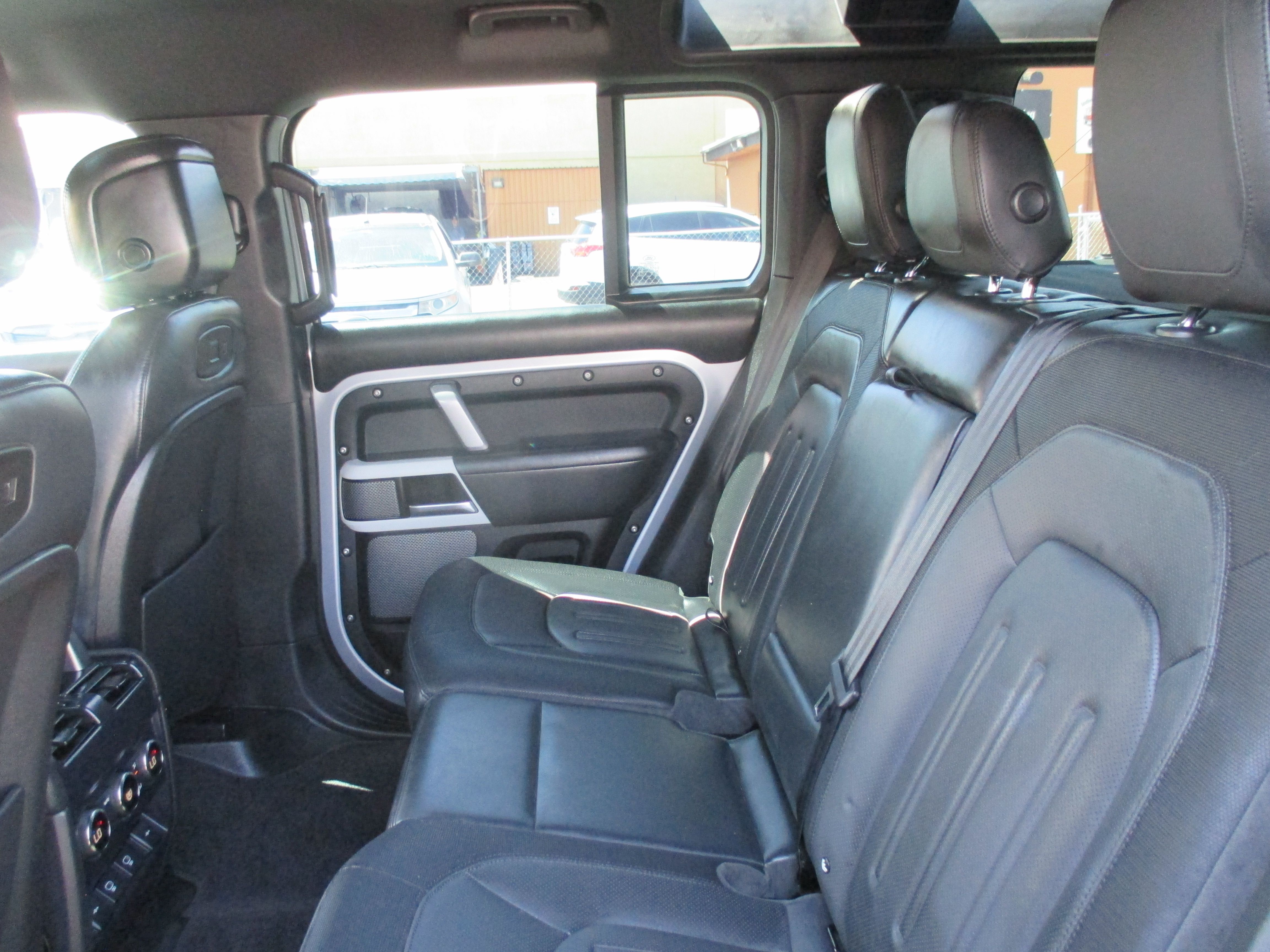 Used 2021 Land Rover Defender 110 X-Dynamic HSE AWD/4WD image 12
