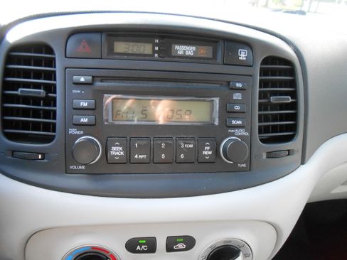 Used 2008 Hyundai Accent GL image 9