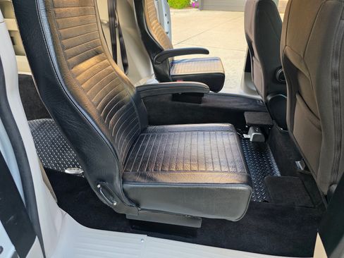 Used 2022 Chrysler Voyager LX image 14