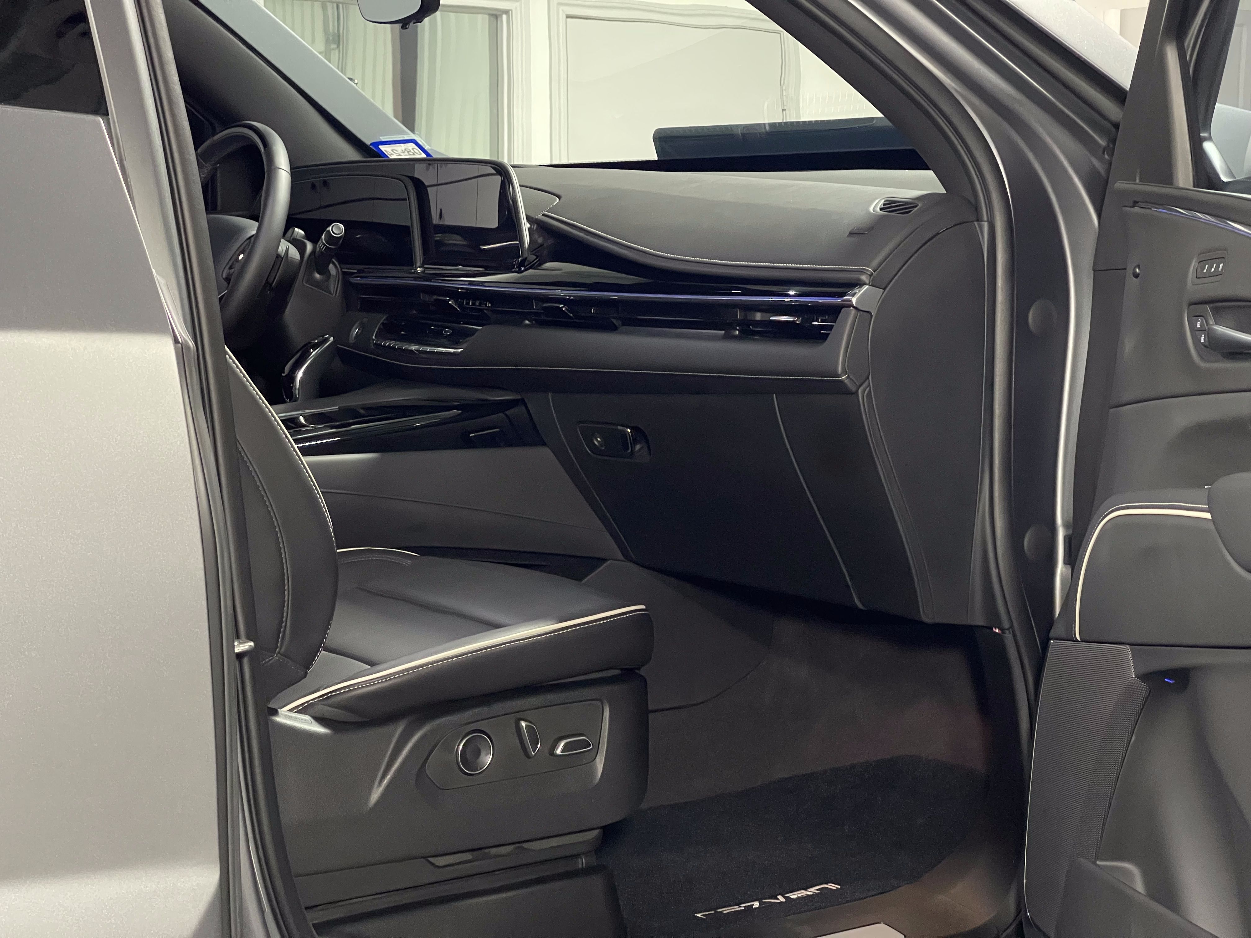 Used 2023 Cadillac Escalade Platinum Luxury AWD/4WD image 21
