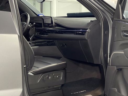 Used 2023 Cadillac Escalade Platinum Luxury image 21