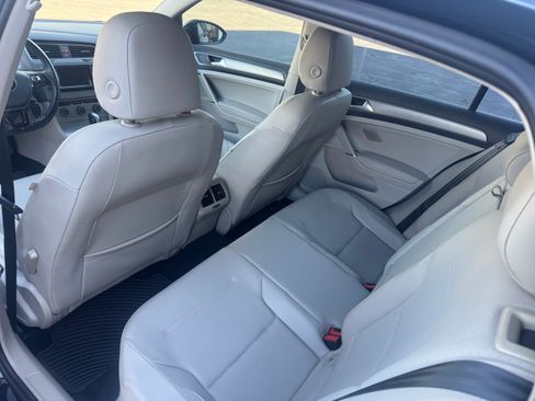 Used 2015 Volkswagen Golf TDI S image 10
