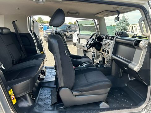 Used 2007 Toyota FJ Cruiser image 12