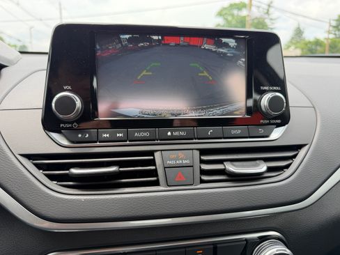 Used 2024 Nissan Altima 2.5 S FWD image 8