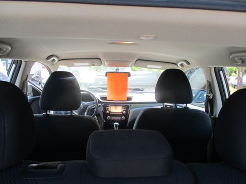 Used 2017 Nissan Rogue Sport S image 50