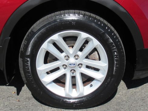 Used 2013 Ford Explorer XLT image 24