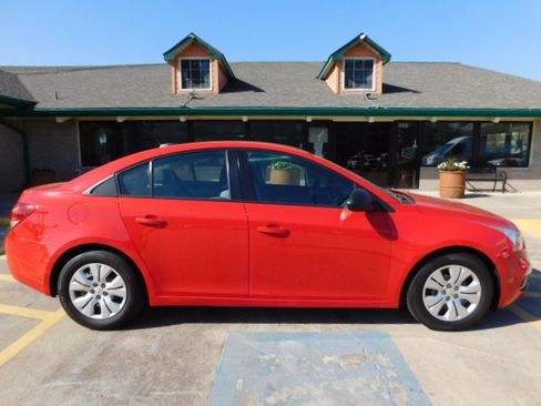 Used 2016 Chevrolet Cruze LS image 9
