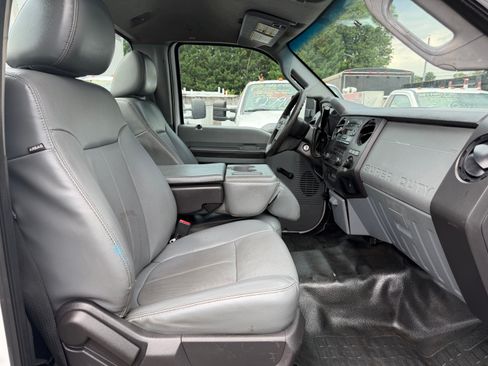 Used 2015 Ford F550 2WD Regular Cab Super Duty image 14