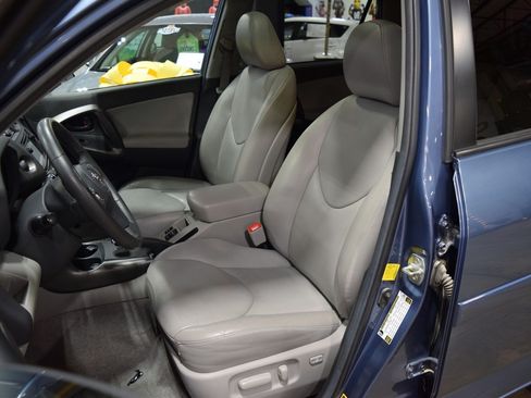Used 2012 Toyota RAV4 Limited image 18