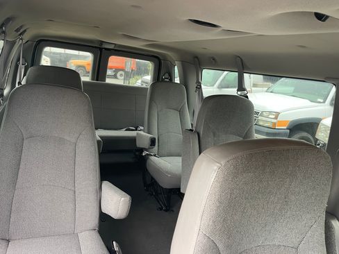 Used 2001 Ford E-350 and Econoline 350 Club Wagon image 14