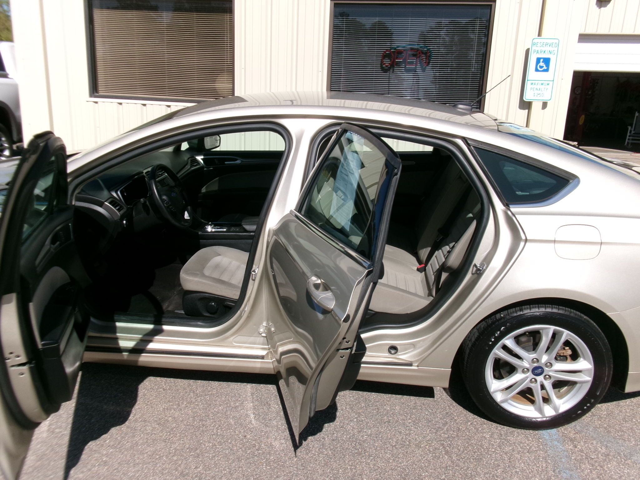 Used 2018 Ford Fusion S Hybrid FWD image 12