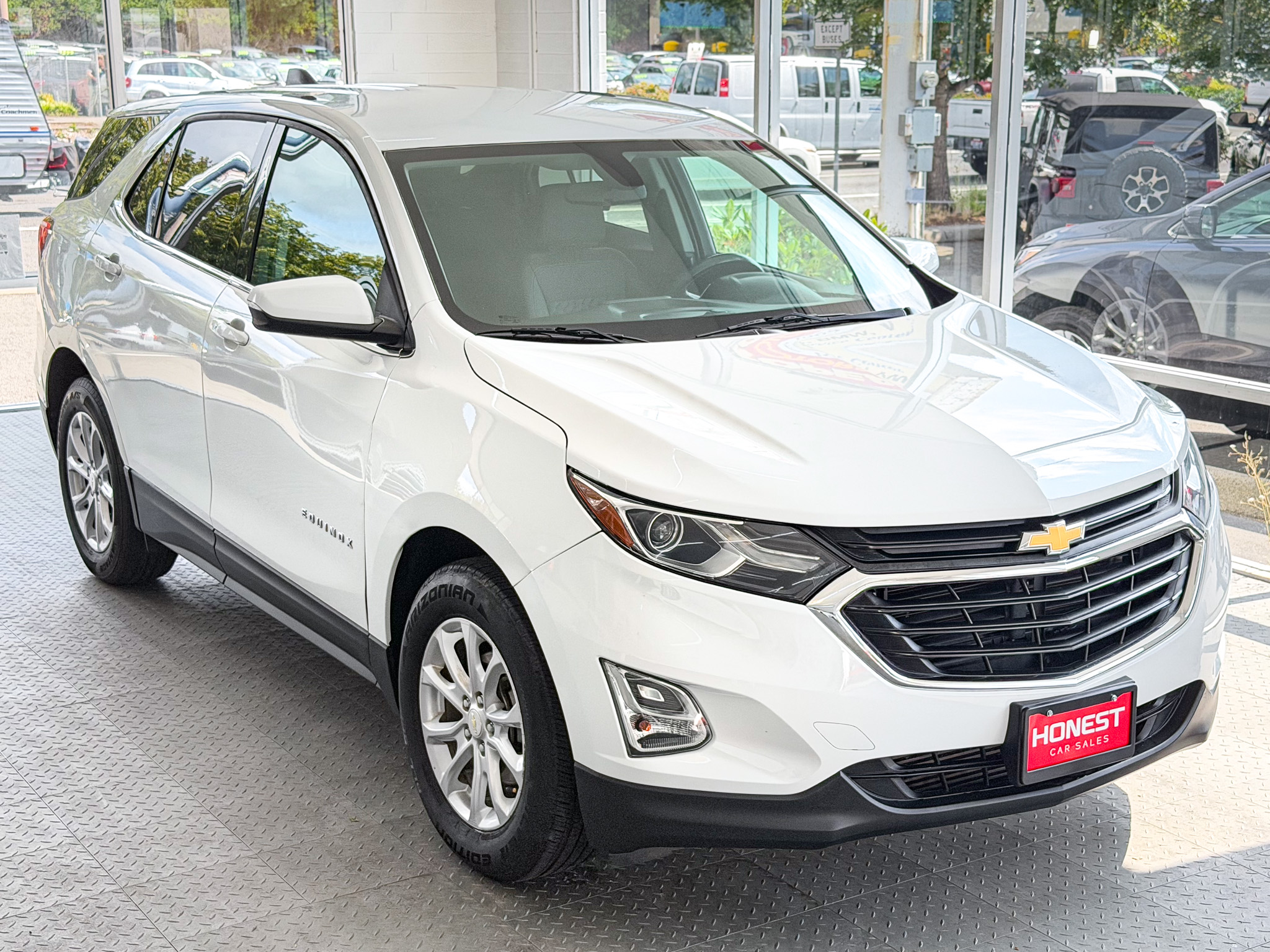 Used 2019 Chevrolet Equinox FWD LT w/ 1LT image 1