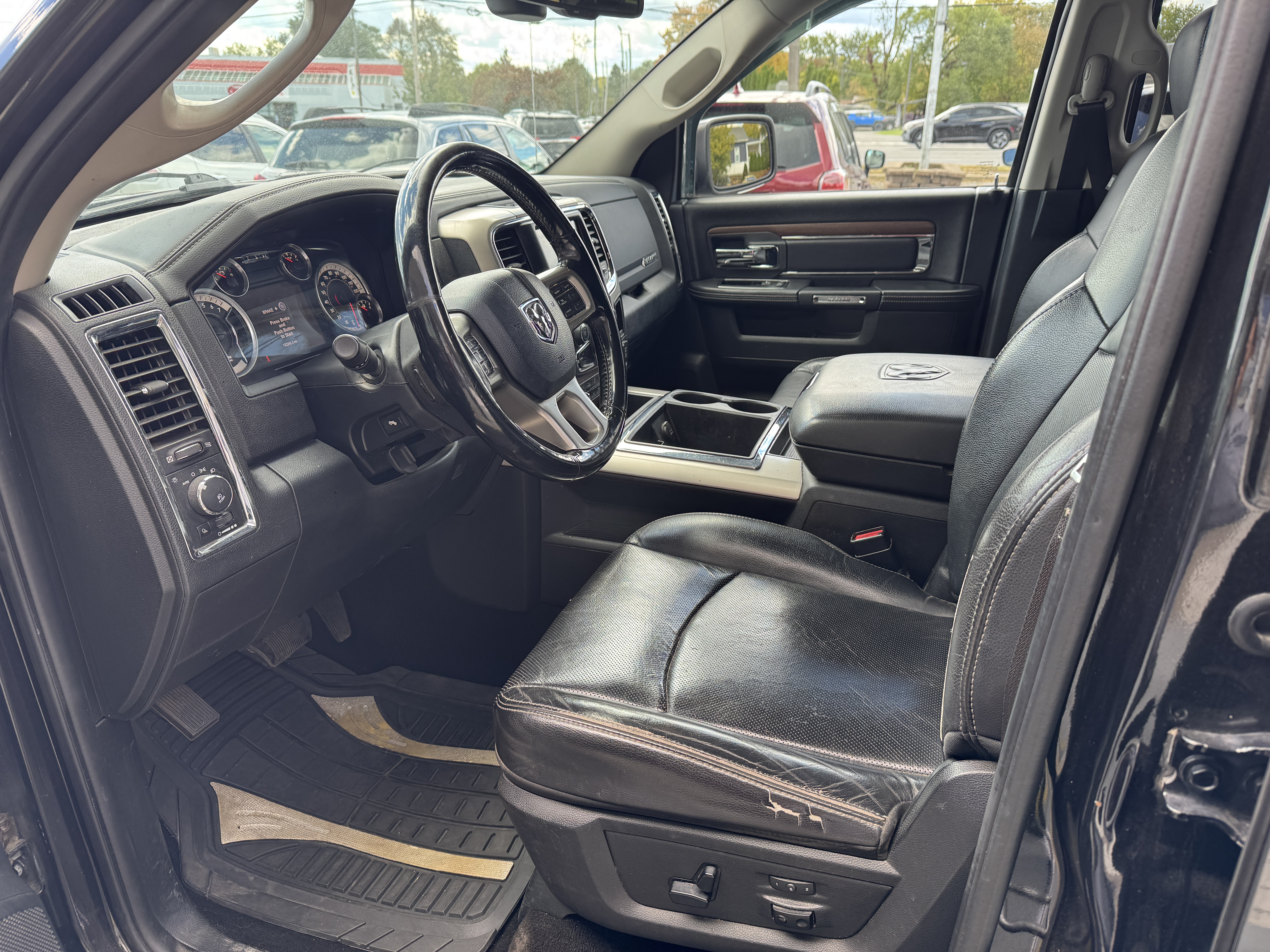 Used 2015 RAM 1500 4x4 Crew Cab Laramie image 7