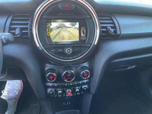 Used 2018 MINI Cooper image 11