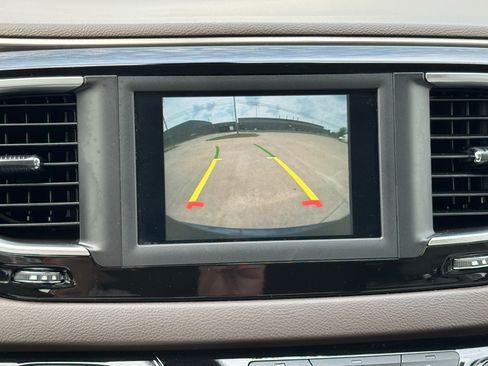 Used 2018 Chrysler Pacifica Touring-L image 22