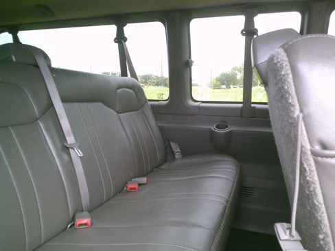 Used 2019 Chevrolet Express 3500 LS Extended Passenger RWD image 4