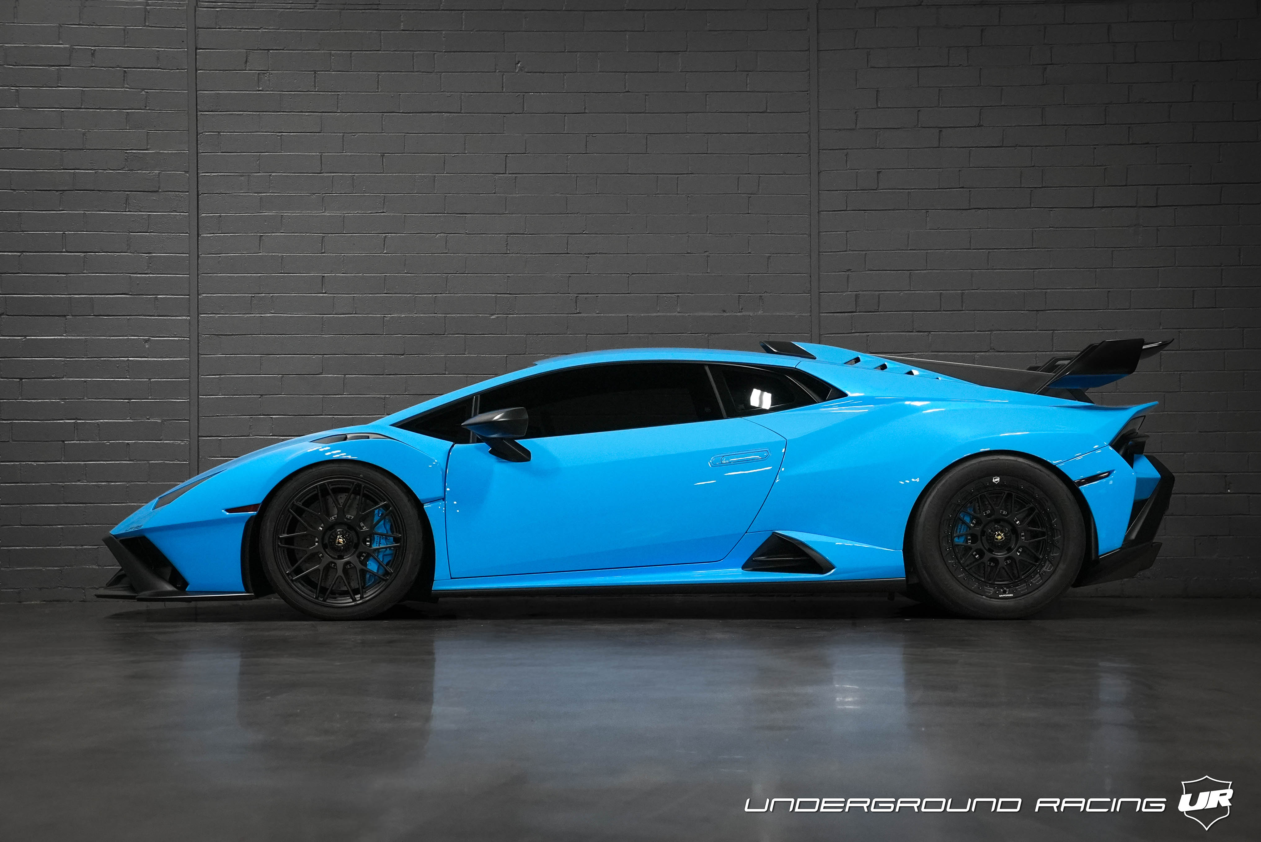 Used 2022 Lamborghini Huracan STO RWD image 3
