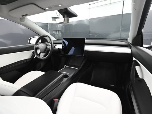 Used 2021 Tesla Model Y Performance image 40