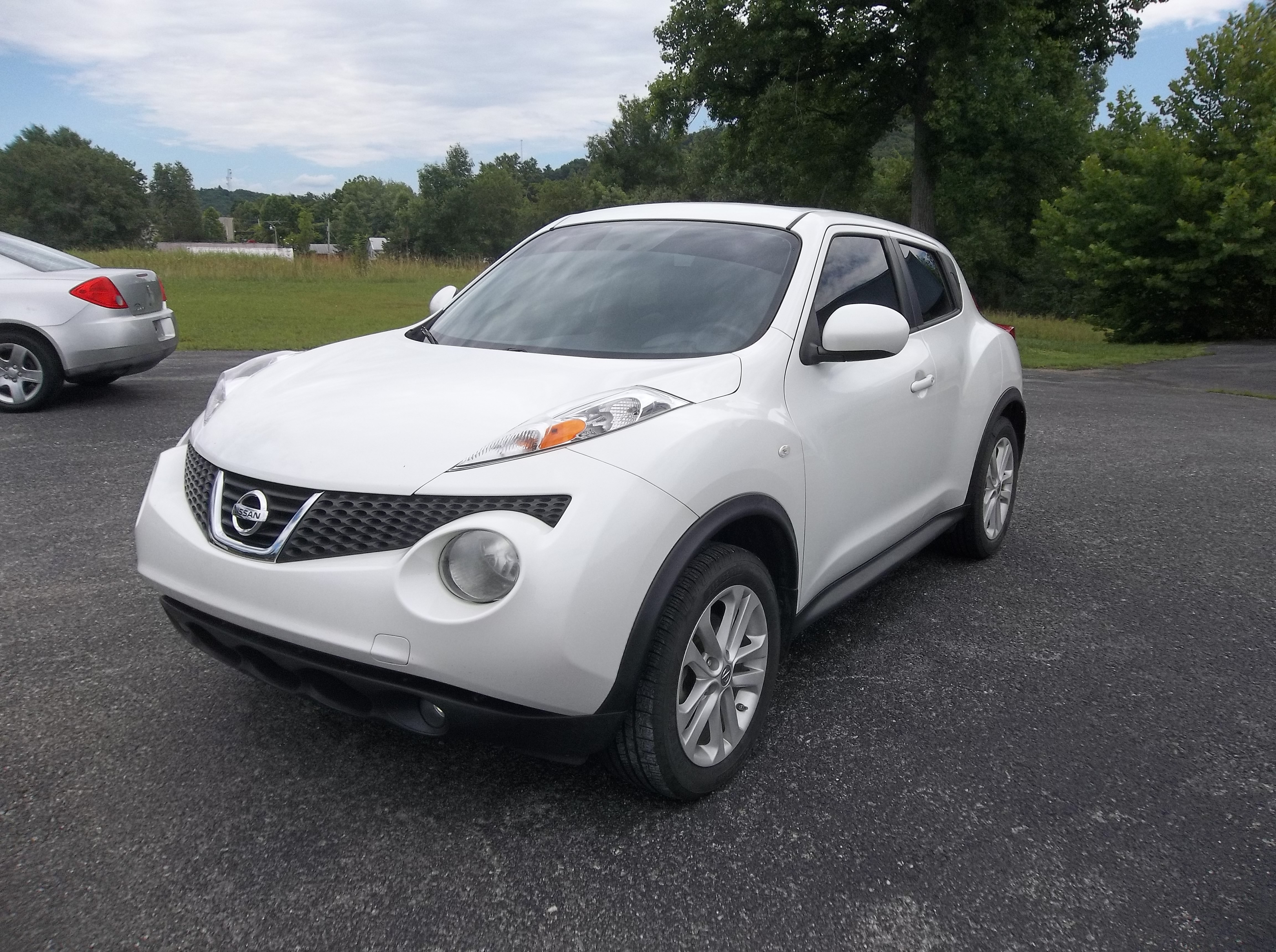 Used 2013 Nissan Juke AWD image 1