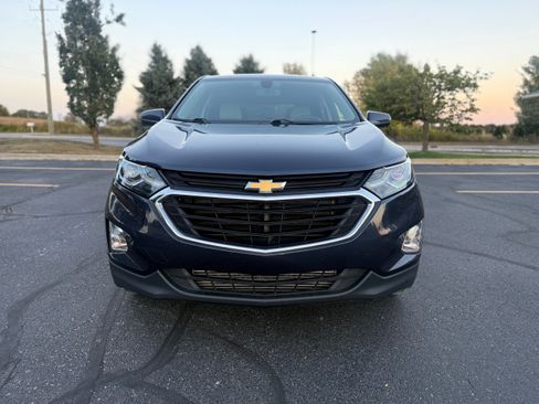 Used 2018 Chevrolet Equinox LT image 2