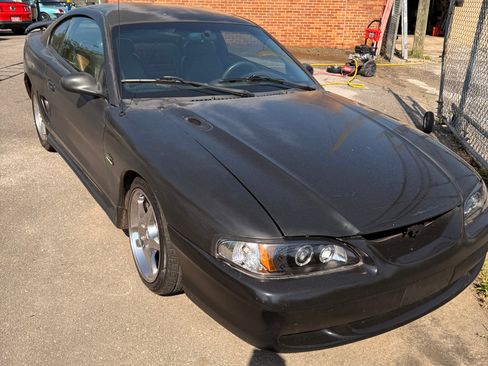 Used 1994 Ford Mustang GT RWD image 1