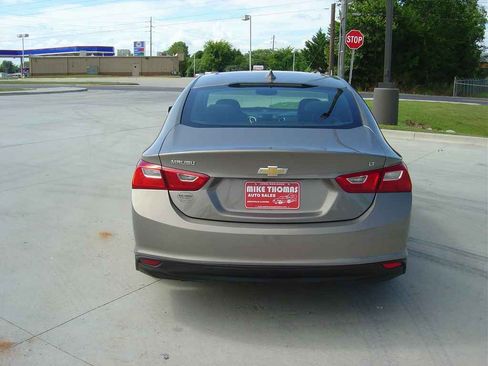 Used 2018 Chevrolet Malibu LT image 3