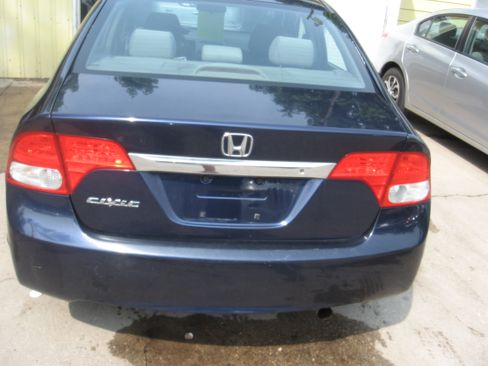 Used 2010 Honda Civic DX-VP Sedan image 5