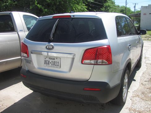 Used 2012 Kia Sorento image 3