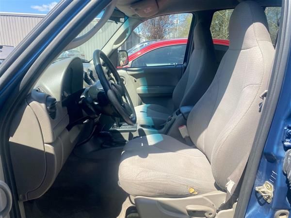 Used 2004 Jeep Liberty 4WD Sport image 4