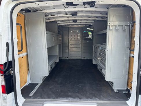 Used 2018 Nissan NV 3500 SV RWD image 3