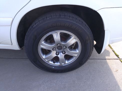 Used 2004 Toyota Highlander image 32