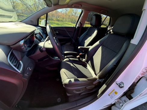 Used 2022 Chevrolet Trax LT image 18