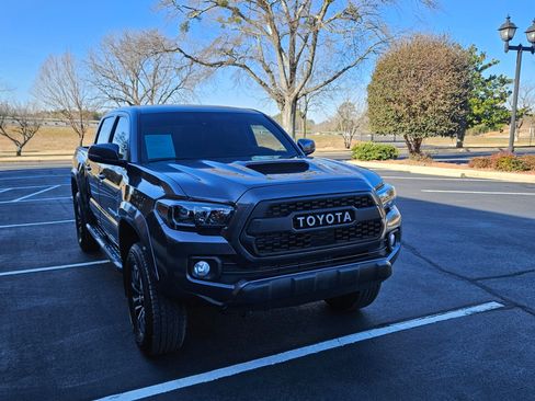 Used 2021 Toyota Tacoma image 5