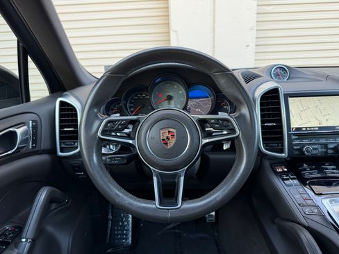 Used 2016 Porsche Cayenne S image 23