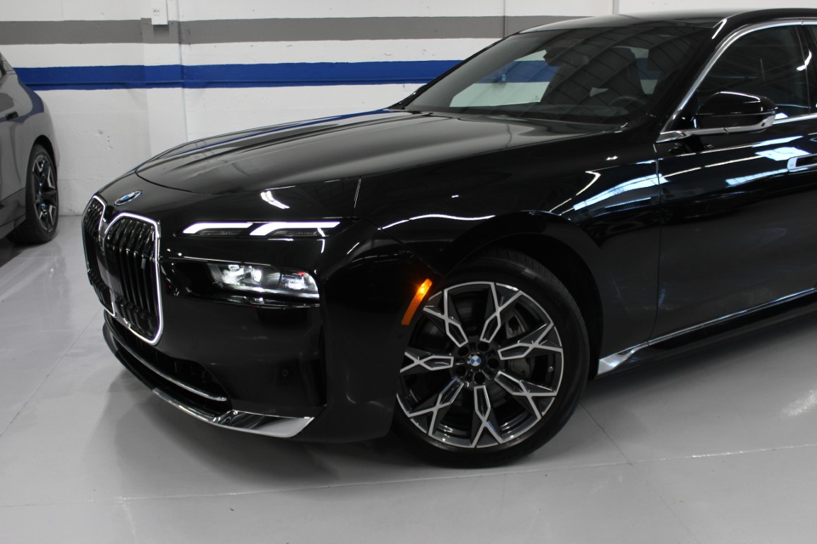 Used 2024 BMW i7 xDrive60 AWD/4WD image 5
