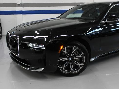 Used 2024 BMW i7 xDrive60 AWD/4WD image 5