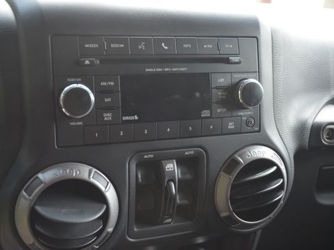 Used 2016 Jeep Wrangler 4WD Unlimited Sport S image 19