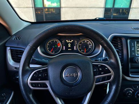 Used 2017 Jeep Cherokee FWD Sport image 24