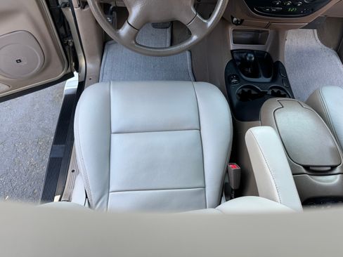 Used 2002 Toyota Sequoia SR5 image 11