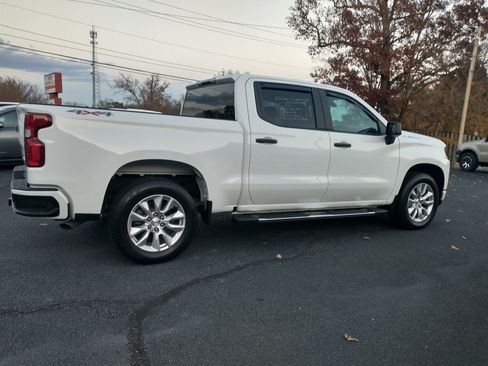 Used 2022 Chevrolet Silverado 1500 LD Custom image 2