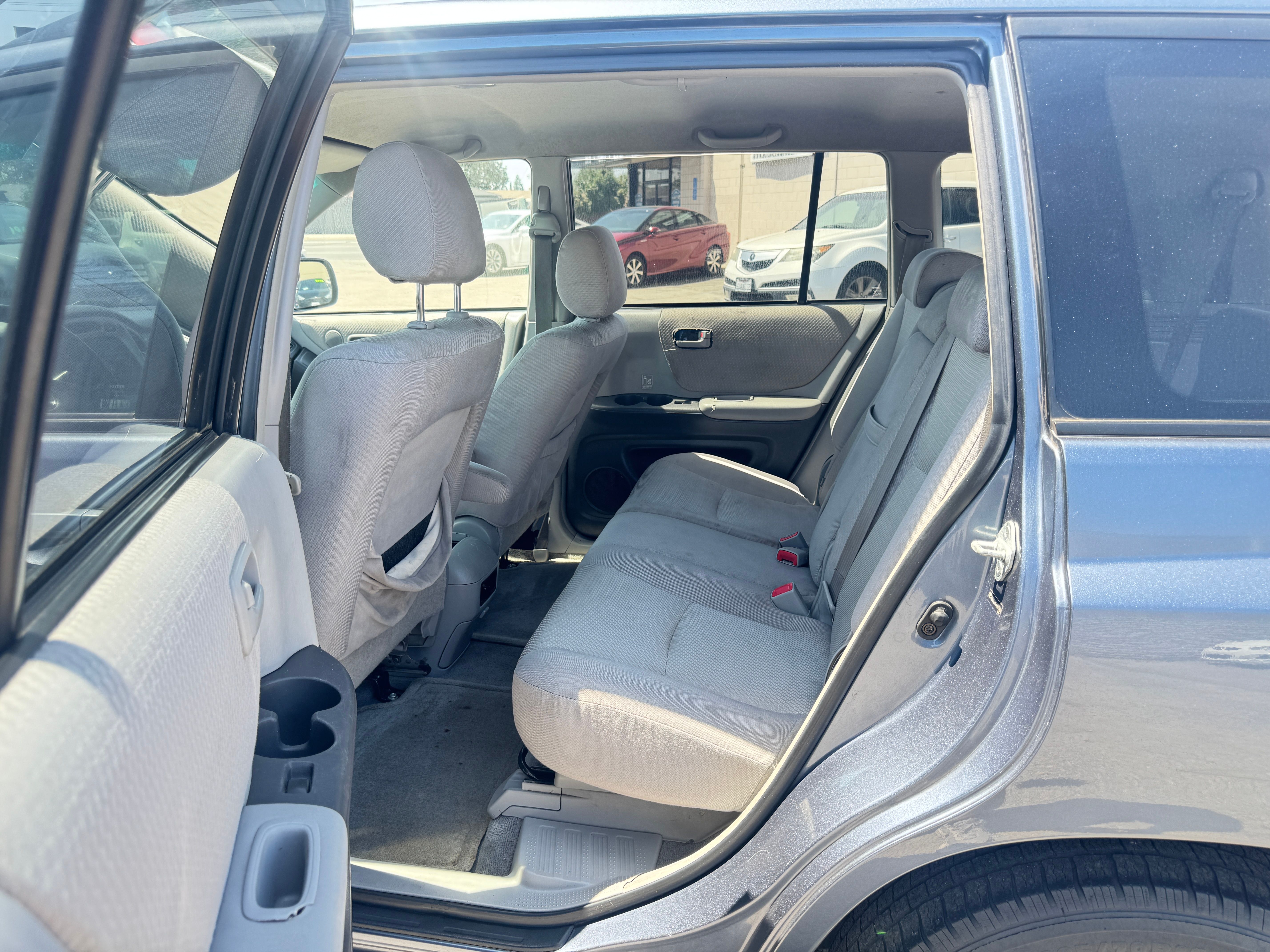 Used 2004 Toyota Highlander w/ 3rd Row FWD image 21
