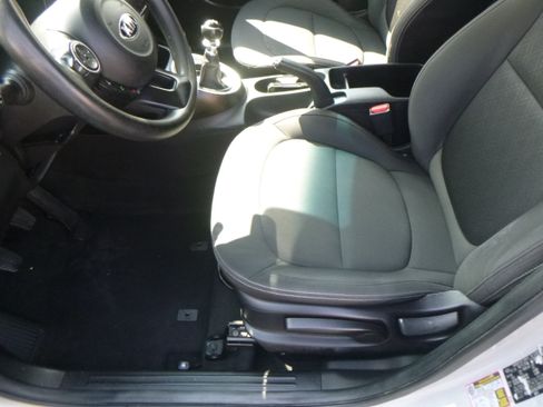 Used 2016 Kia Soul image 12