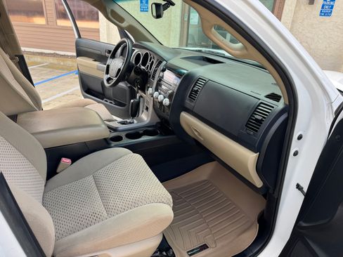 Used 2013 Toyota Tundra image 25